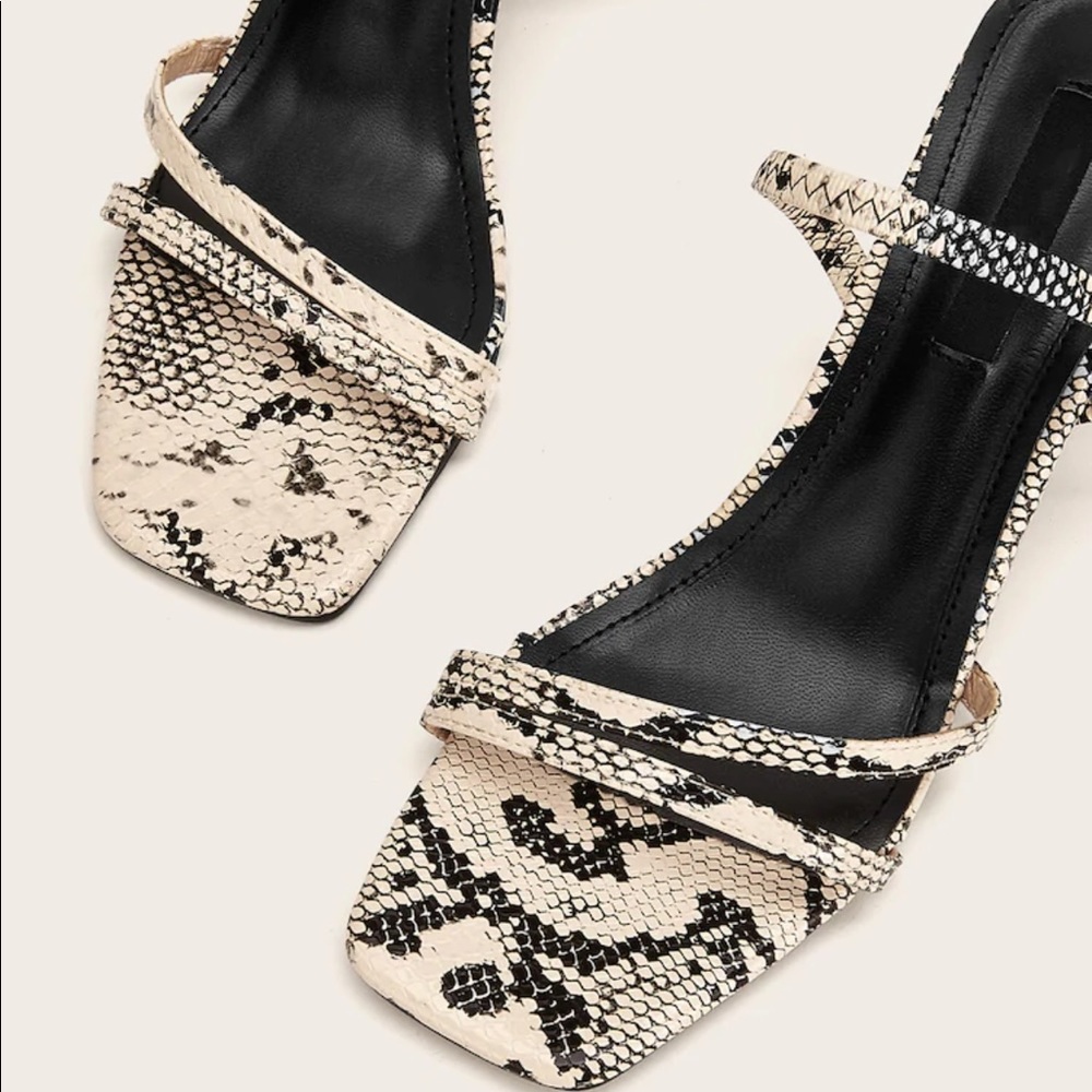 🖤SNAKE EMBOSSED SLIDES
